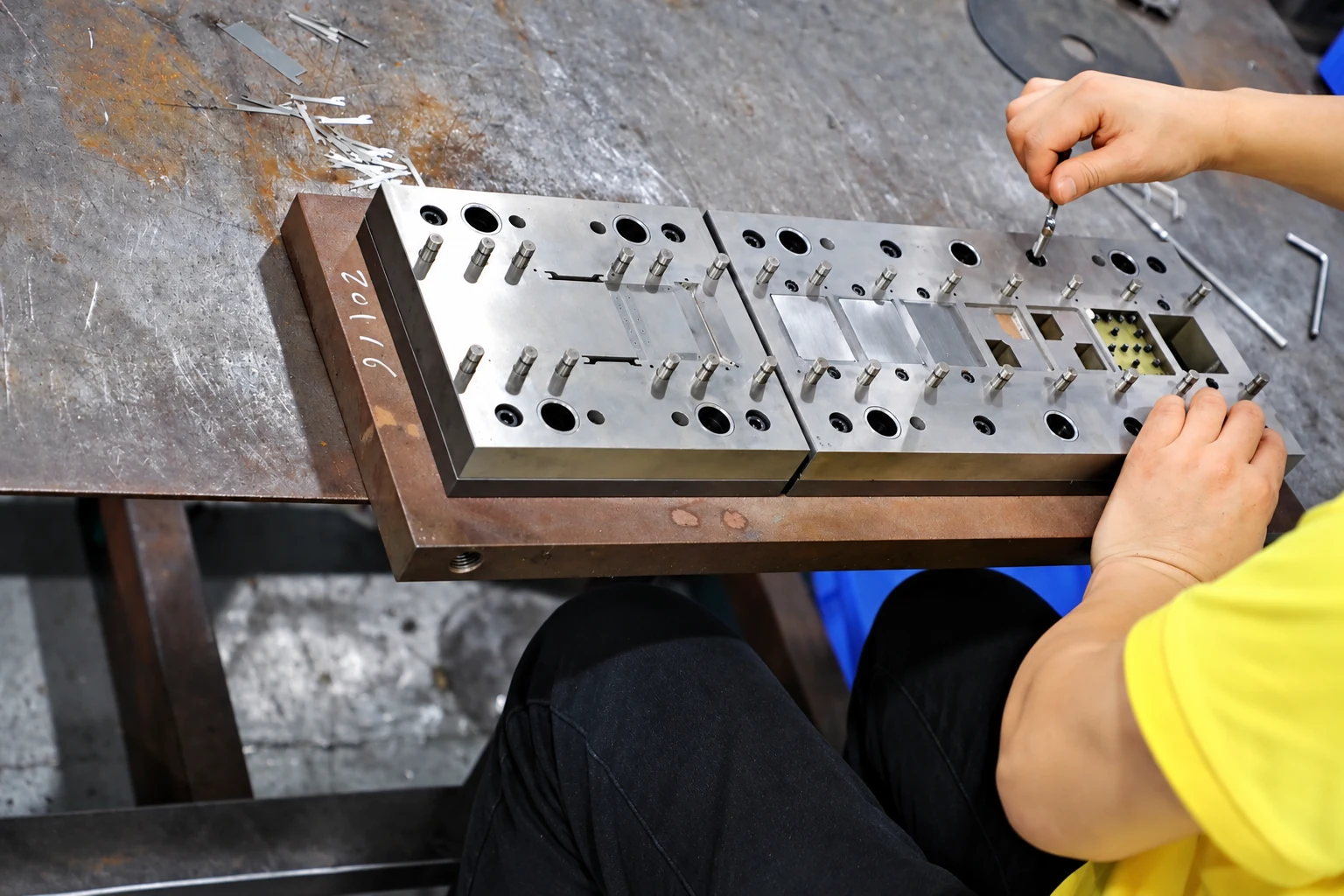 Assembly and adjustment of shielding-part tooling